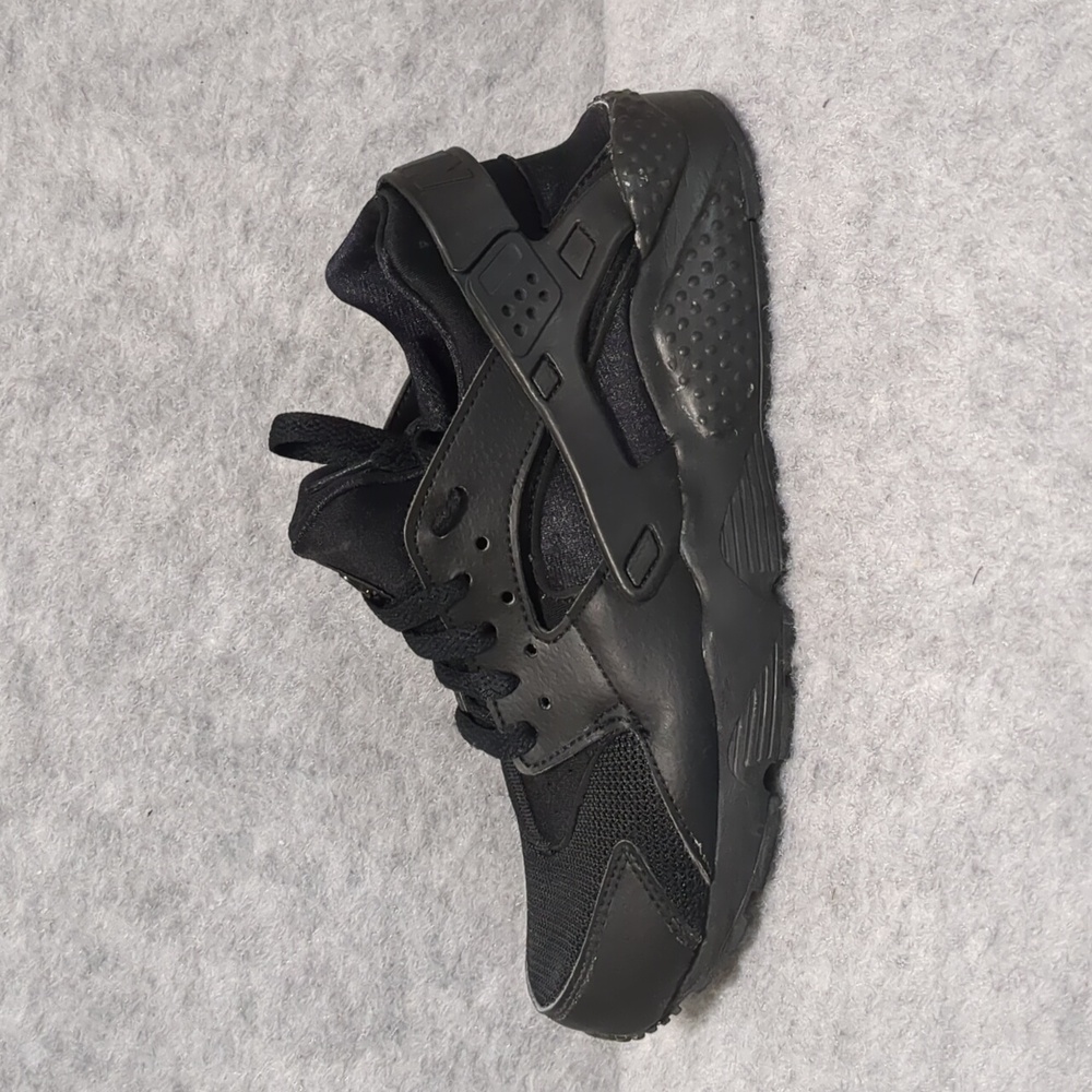 Nike Huarache Run GS Triple Black Sneakers size 6.5Y women's 8